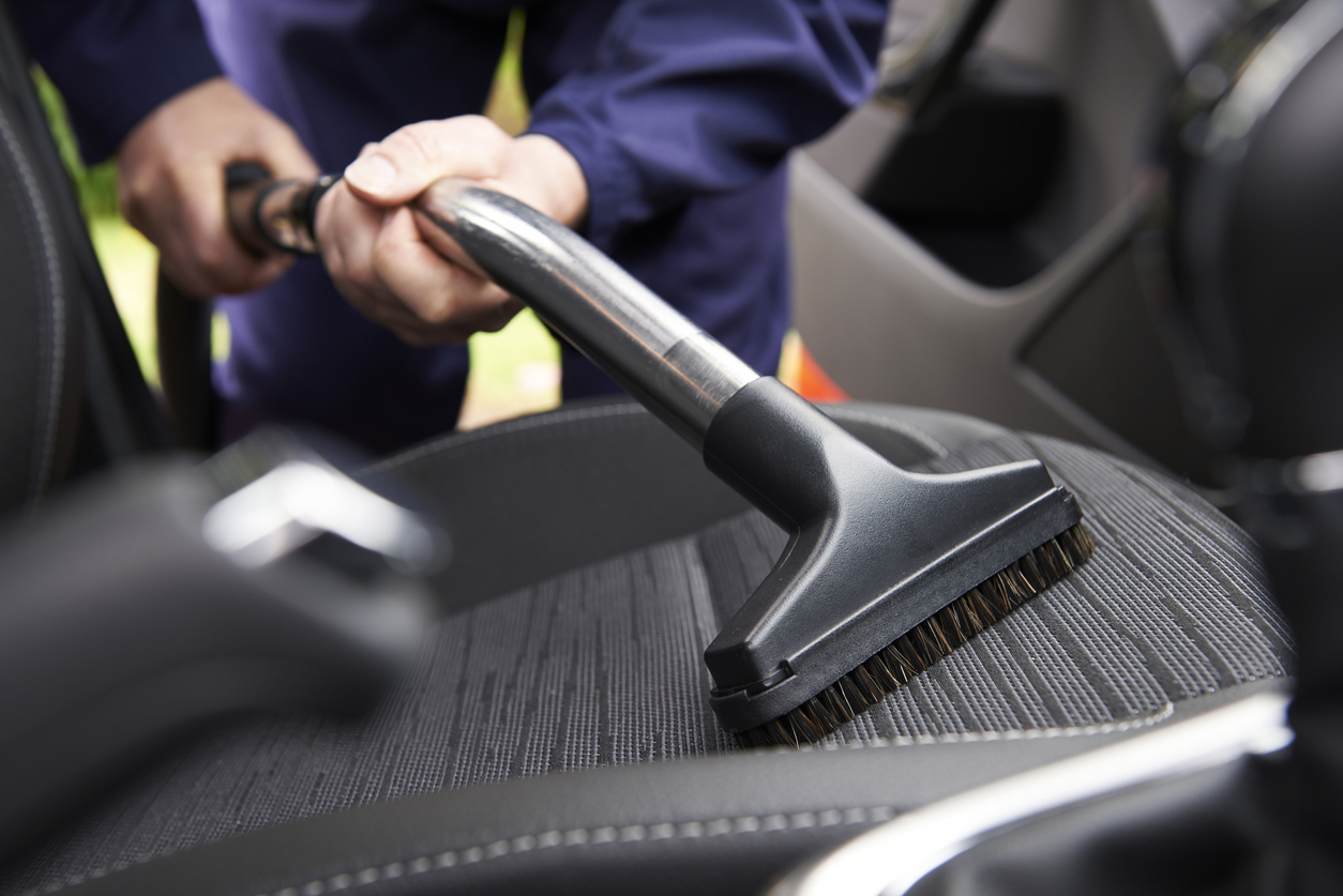 int&eacute;rieur-v&eacute;hicule-brosse-aspirateur