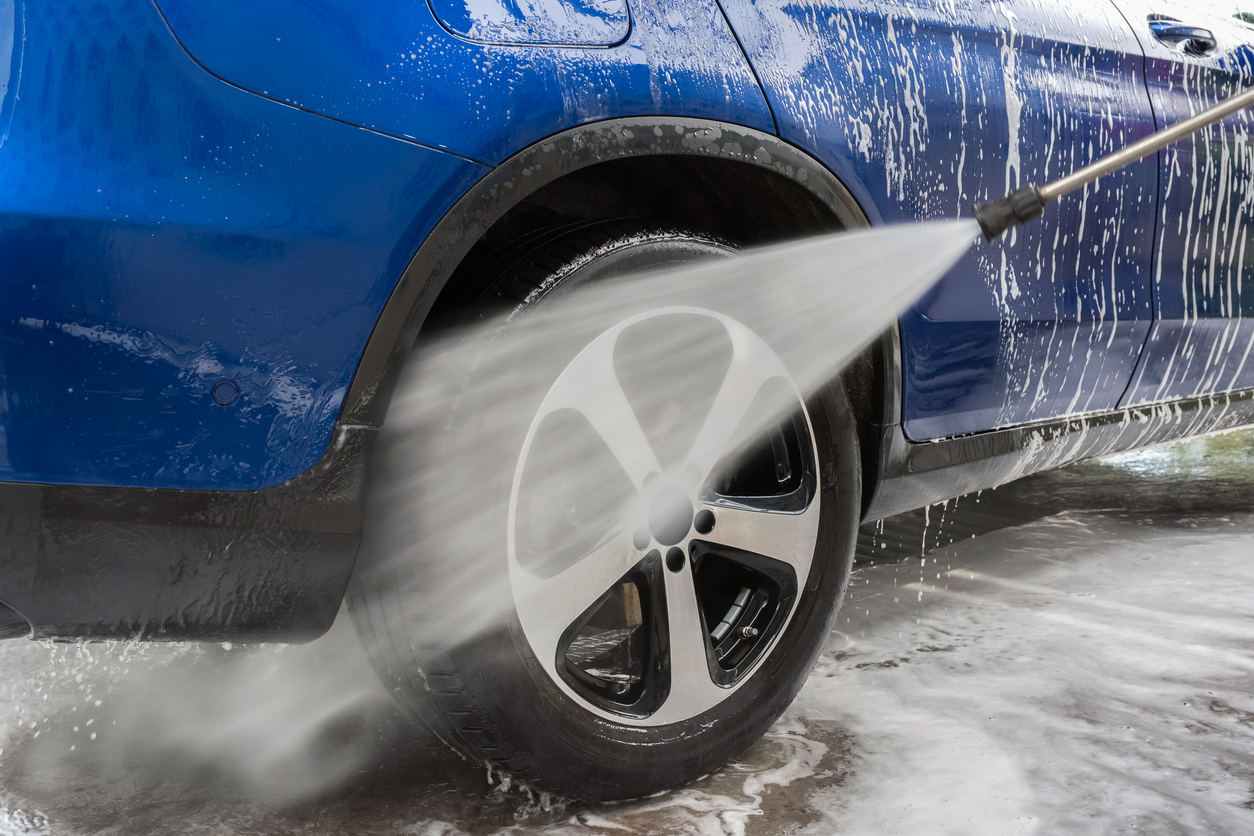 lavage-eau-automobile-roue